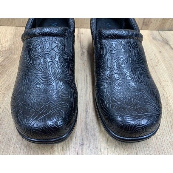 Yuu Bathanee Clog Shoes Women's Size 8.5 M Black Embossed Flower Slip On Nurse - Picture 6 of 16